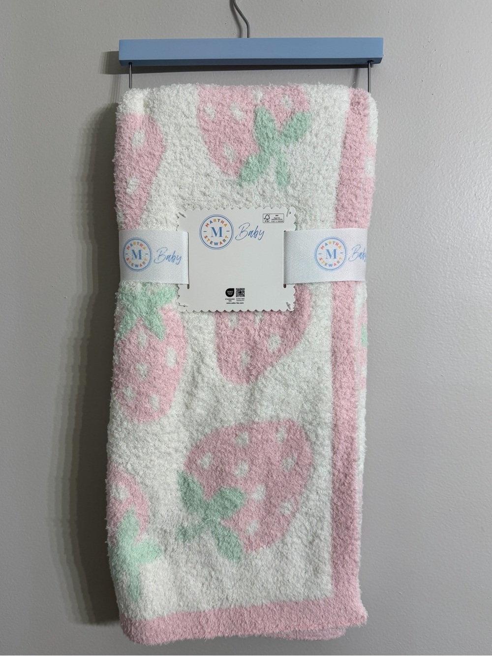 *NWT* Martha Stewart Strawberry Baby Blanket - Picture 2 of 5